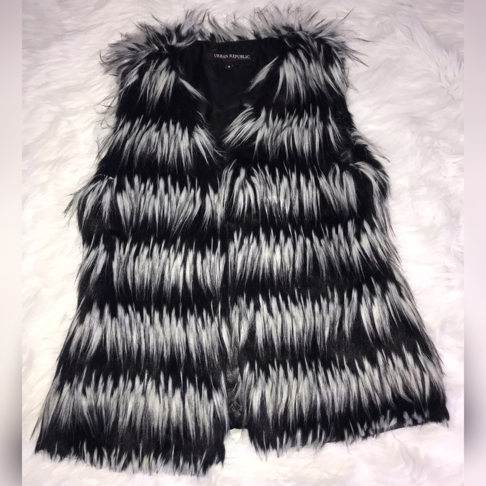 URBAN REPUBLIC LONG HAIR VEST ❤️